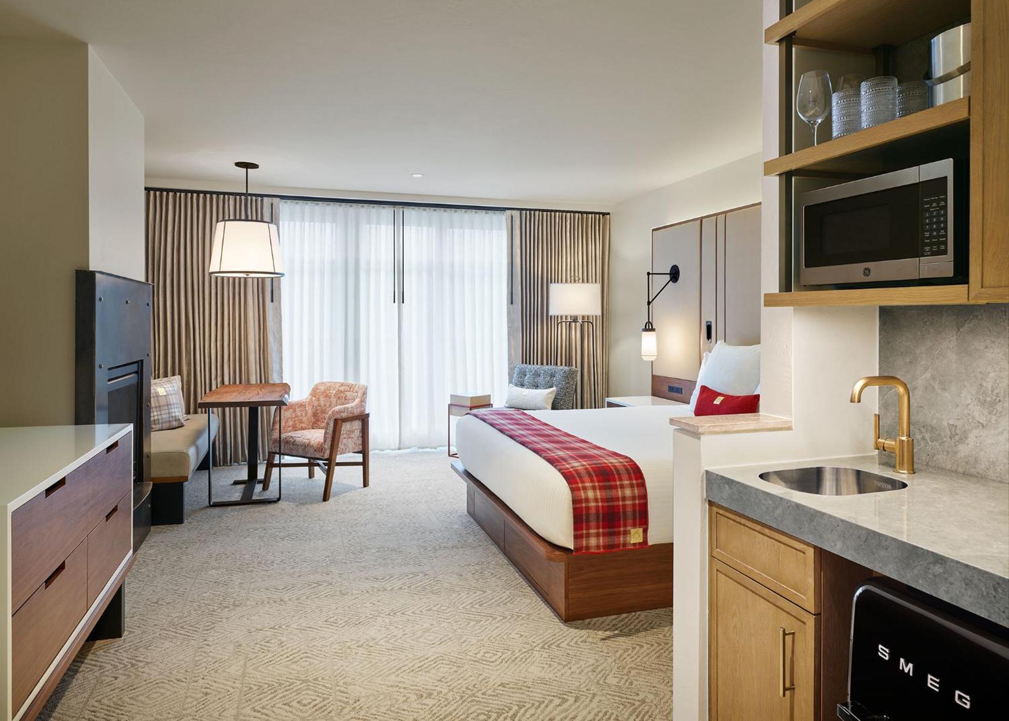 Luxury King Room with Fireplace,1434827896:JPEG